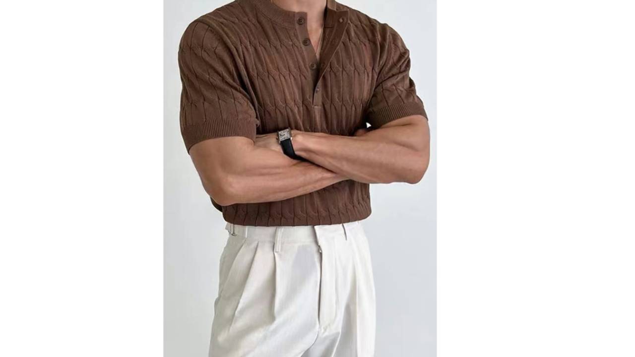 Patterns can draw attention to gynecomastia. Instead, opt for solid-colored clothes.