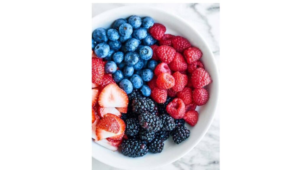 Berries are a good source of antioxidants and fiber which helps in reduction of hormones which increases gyno.